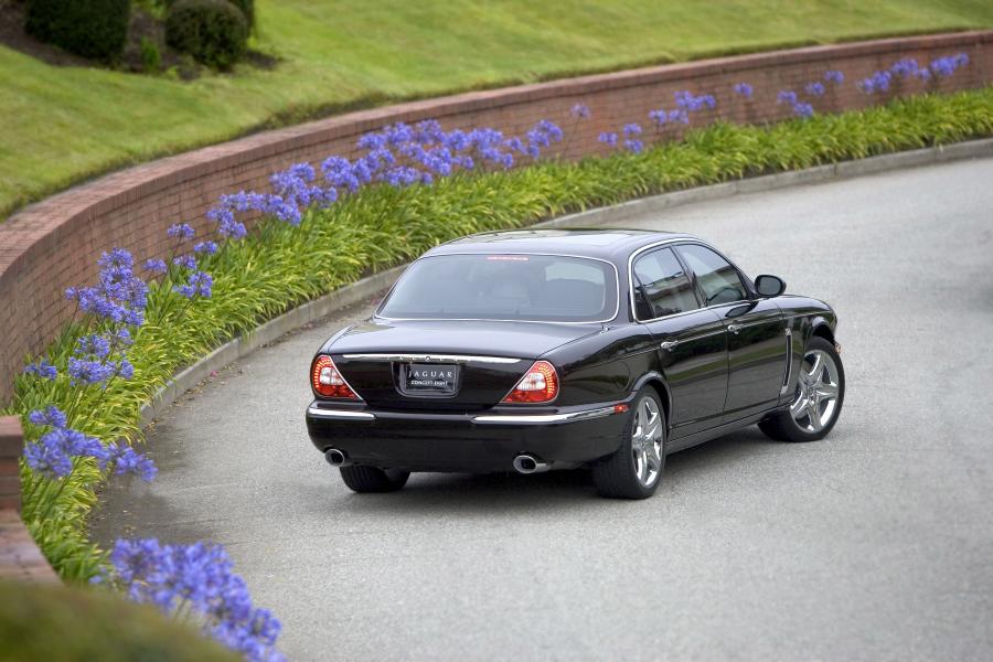  Jaguar Concept Eight 2004 года  (фото 25 из 65)